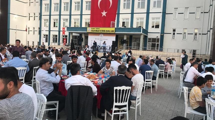 Kozluk&rsquo;ta şehit aileleri ve gaziler onuruna iftar yemeği verildi