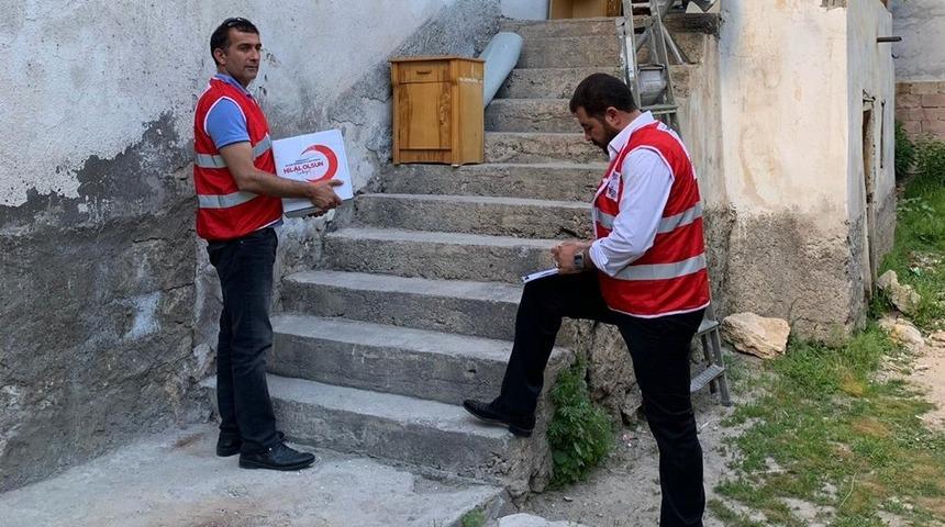 Kızılaydan ihtiya&ccedil; sahibi ailelere yardım