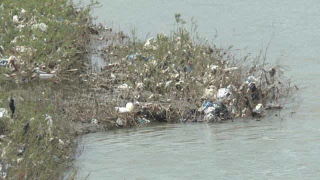 Karasu Nehri çöplüğe döndü