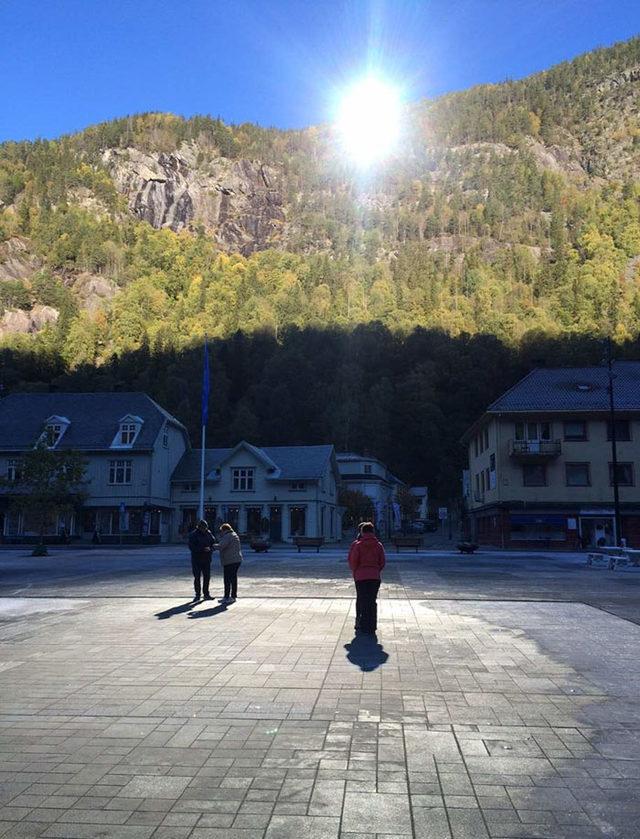 sunlight-sunmirror-rjukan-norway-3-5ceb9e5ba483c__700