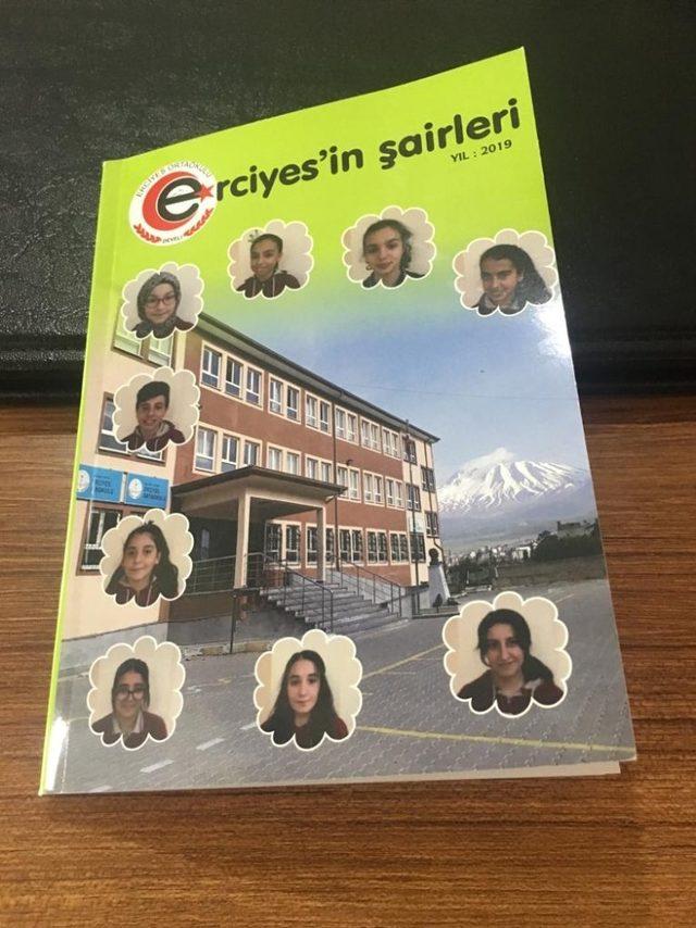 Ortaokul Öğrencileri Şiir Kitabı Çıkardı