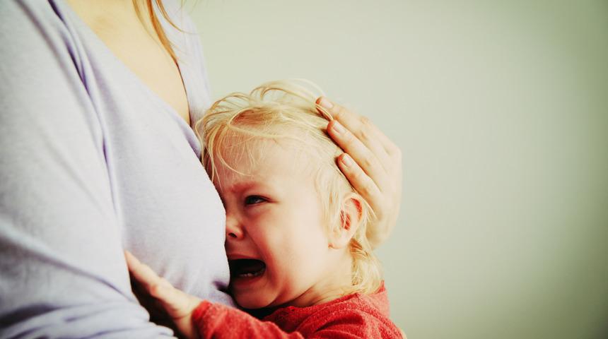 Söz dinlemiyor, ağlıyor, bağırıyorsa çocuğun inat etmesinin sebebi siz olabilirsiniz! 