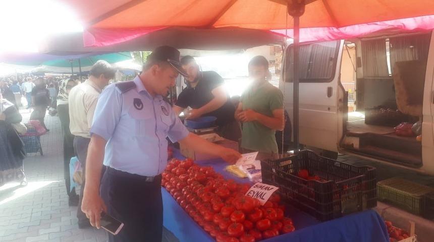 Zabıtadan fiyat ve etiket kontrolü çalışmaları
