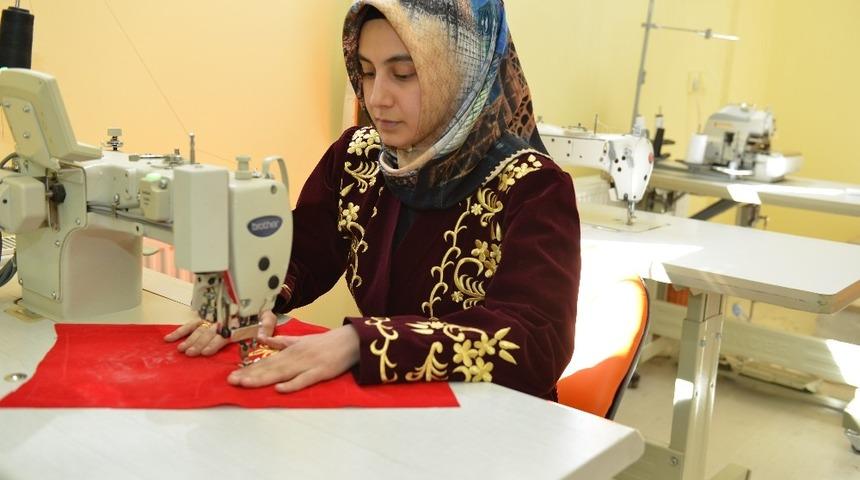 Y&ouml;resel kıyafet &lsquo;Bindallı&rsquo; h&uuml;nerli ellerde hayat buluyor