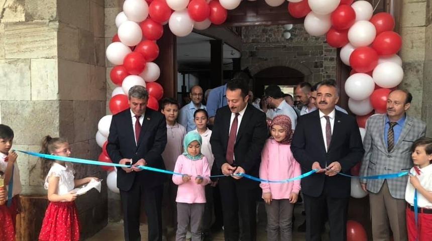 &ldquo;81 İlde Şanlı Bayrağım&rdquo; sergisi a&ccedil;ıldı