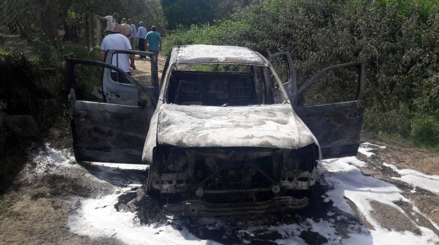 Seyir halindeyken alev alan kamyonet k&uuml;le d&ouml;nd&uuml;