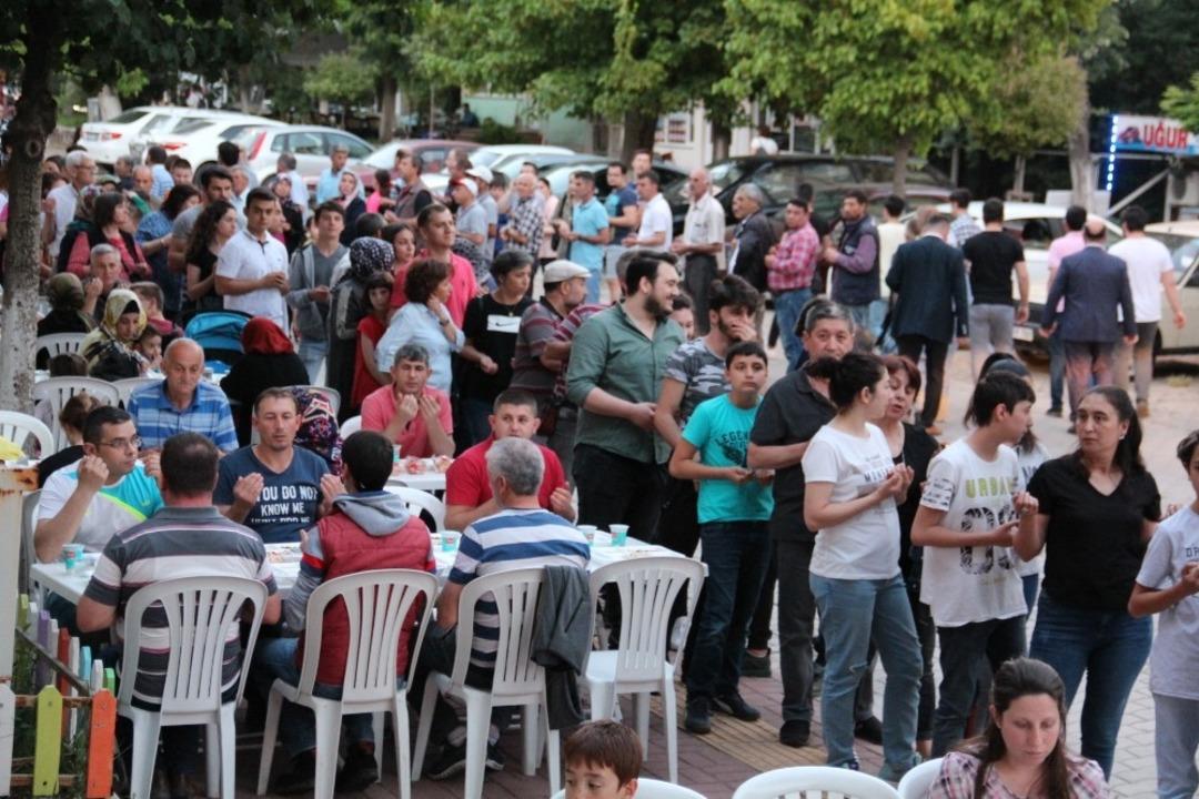CHP &Ccedil;an İl&ccedil;e Teşkilatından iftar yemeği