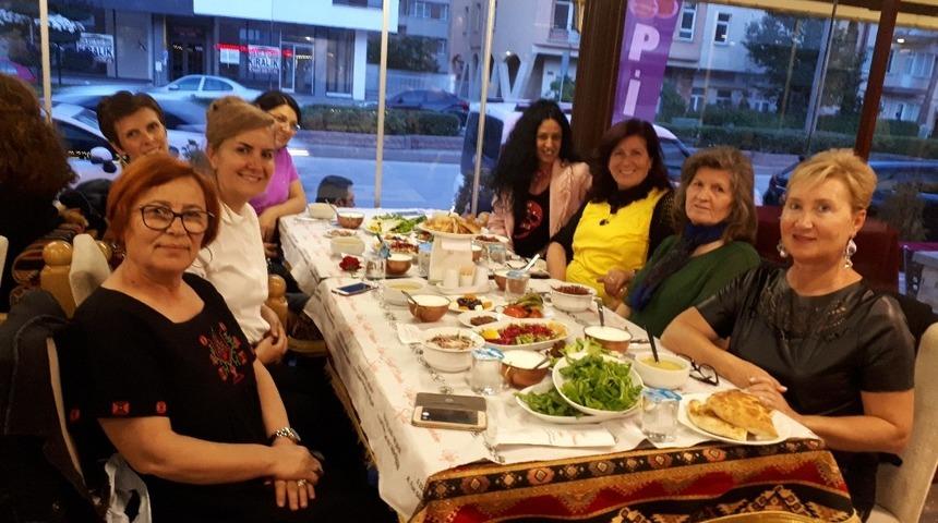 Yoga ekibi iftarda bir araya geldi