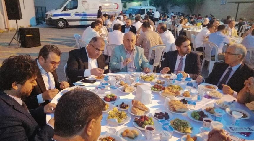 Hastane &ccedil;alışanları ile hastalar iftarda buluştu
