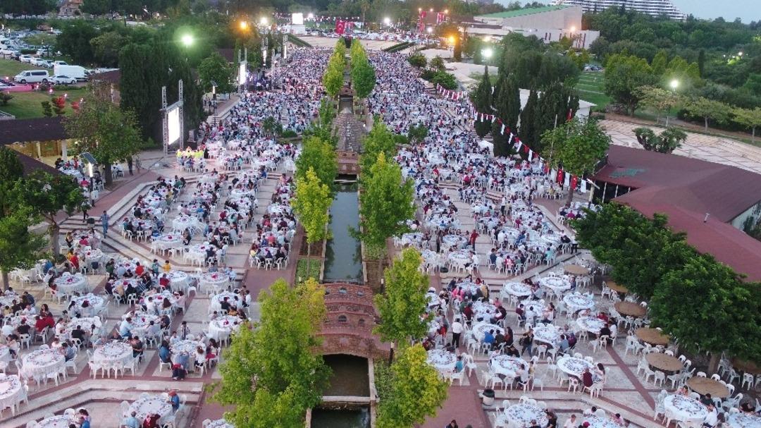 Başkan B&ouml;cek şehit ve gazi yakınlarını iftarda ağırladı