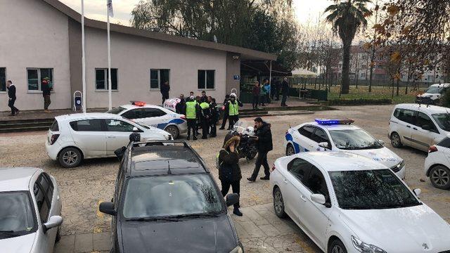 Eşini sokak ortasında pompalı t&uuml;fekle yaralayan şahıs hakim karşına &ccedil;ıktı 2