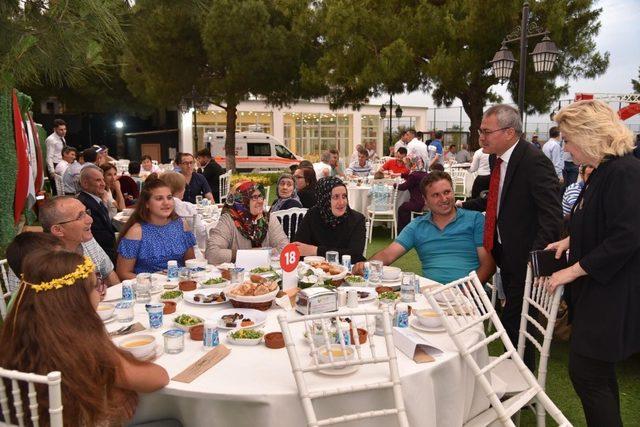 Vali Deniz, şehit aileleri ve gazilerle iftarda buluştu 2