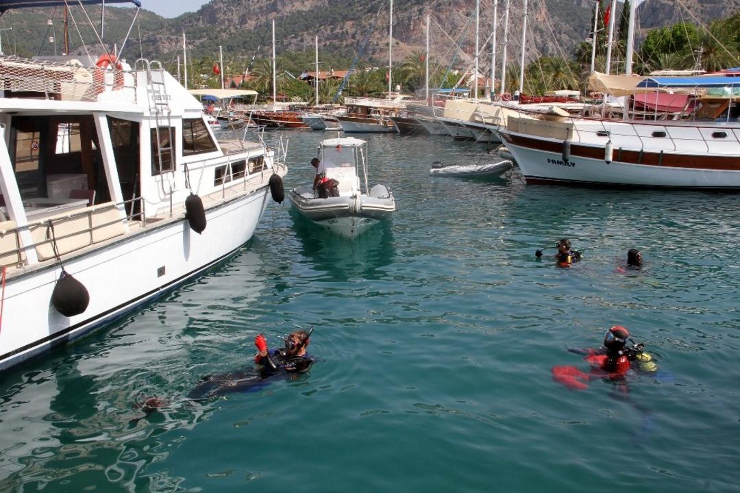 Fethiye&rsquo;de deniz dibi temizliği