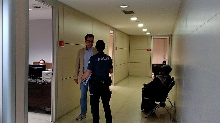 Kadri Gürsel, cezaevine götürüldü