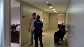 Kadri Gürsel, cezaevine götürüldü