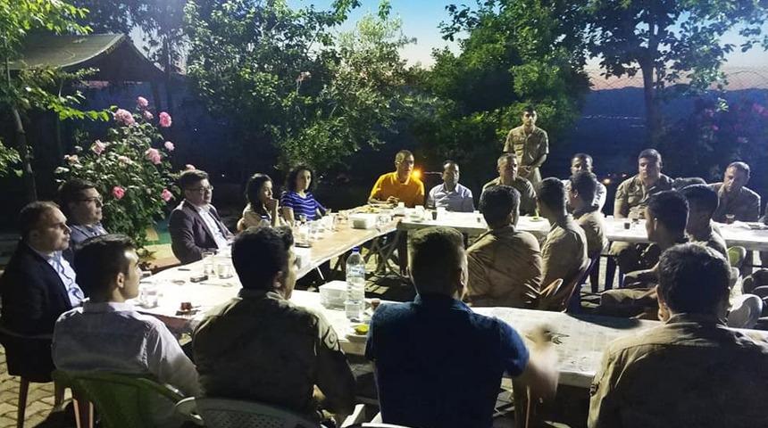 Kaymakam D&uuml;zg&uuml;n erlerle iftar yaptı