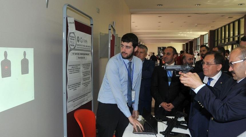 Genç mühendisler projelerini sergiledi