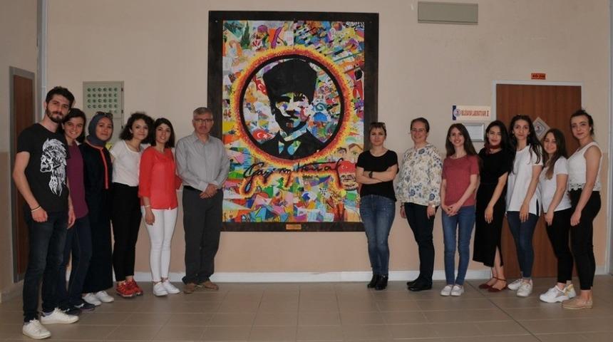 100 farklı çocuk resminden Atatürk panosu yaptılar