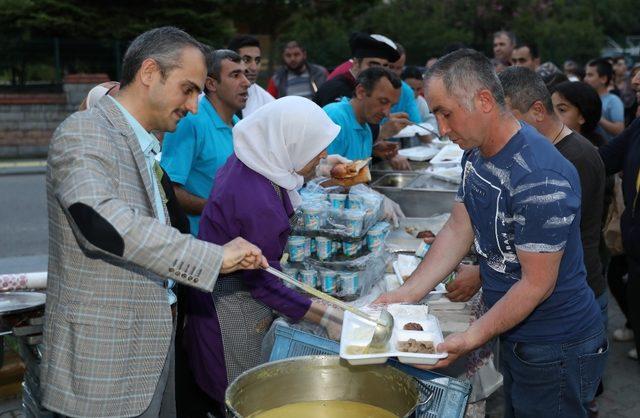 Başkan Çiftçi, engelli vatandaşlar ve ailelerini iftarda ağırladı