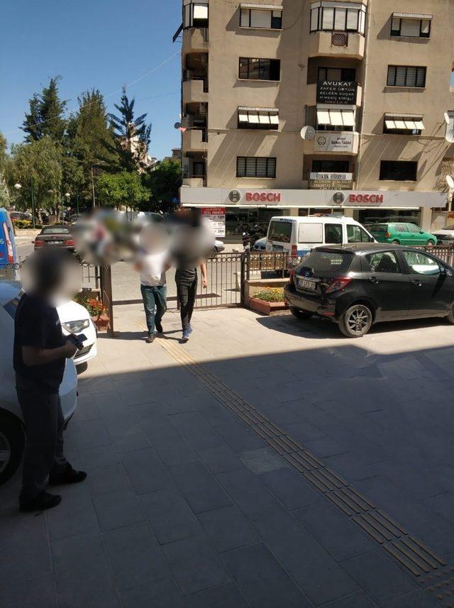 İzmir’de cinayetten aranan zanlı Kuşadası’nda yakalandı