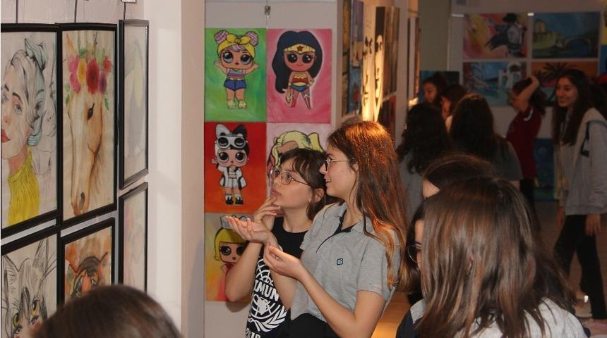 &Ouml;ğrencilerden yıl sonu sergisi