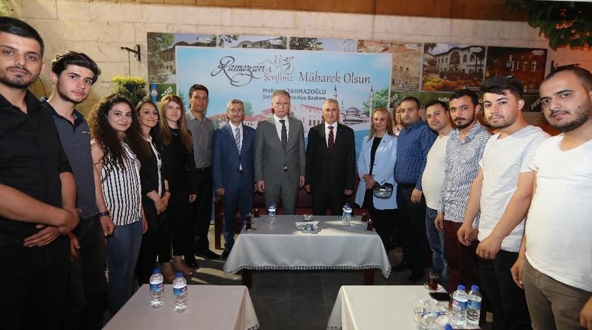 Vali G&uuml;l iftarını vatandaşlarla a&ccedil;tı