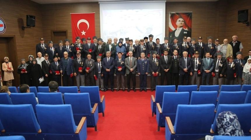 58 Kıbrıs Gazisine Milli M&uuml;cadele Madalyası ve Beratı