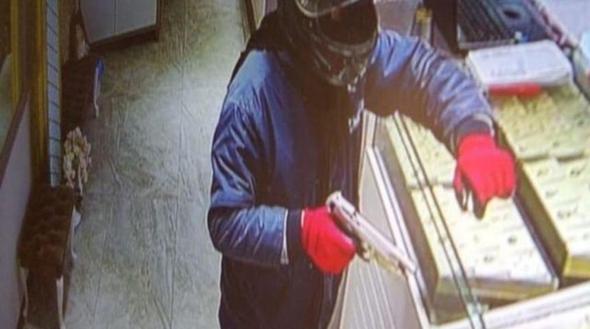 Sahte bomba d&uuml;zeneği ve silahla kuyumcuyu soydu