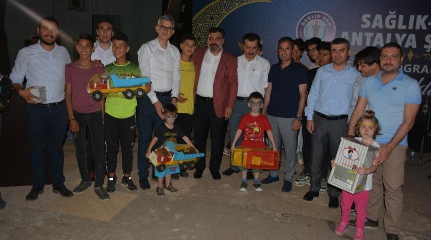 Sağlık-Sen korumaya muhta&ccedil; &ccedil;ocuklarla iftar yaptı