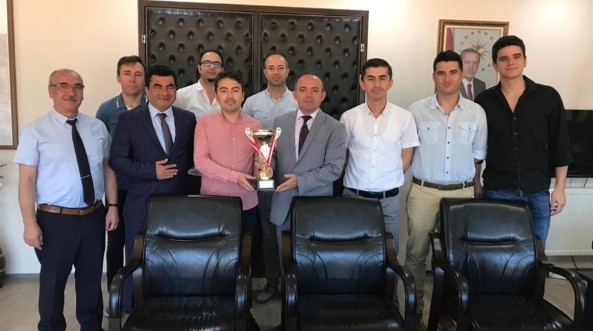 Kaymakam &Ouml;ner,  şampiyonları ağırladı