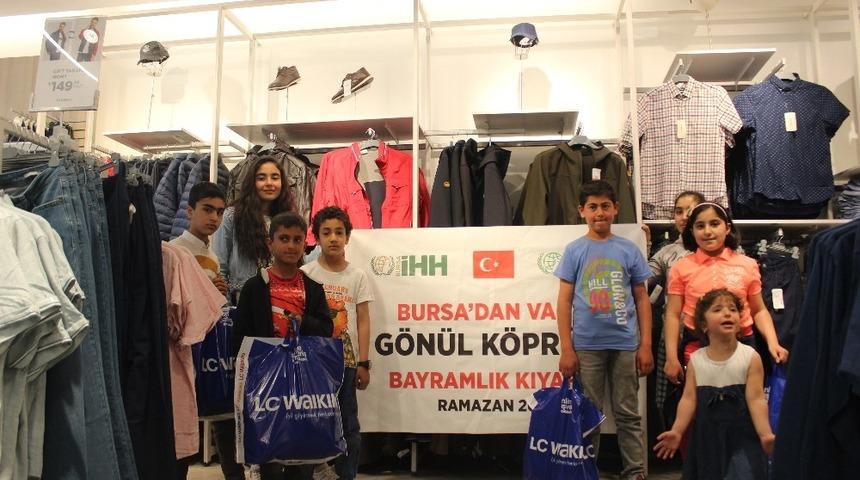 Van İHH yetim çocukları sevindirdi