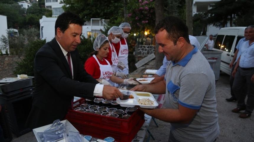 Başkan Aras, iftarı yakak&ouml;y sakinleriyle yaptı