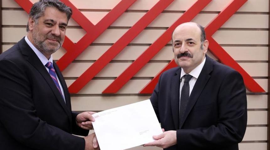 KBÜ Rektörü Polat, mazbatasını aldı