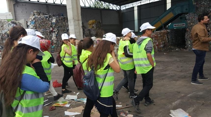 &Ouml;ğrenciler, &ccedil;&ouml;p&uuml;n nasıl değer kazandığını &ouml;ğrendiler