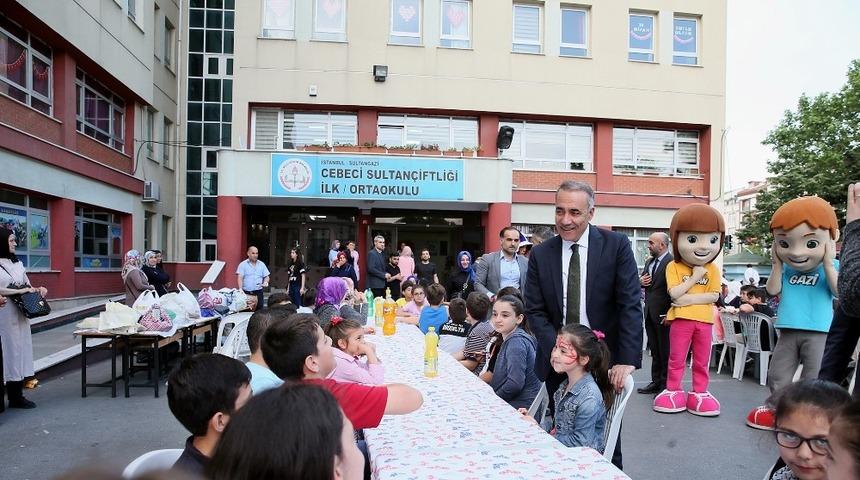 Başkan Dursun &ouml;ğrencilerle iftarda buluştu