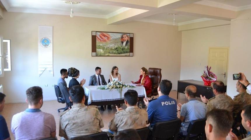 Asker damada nikah t&ouml;reni