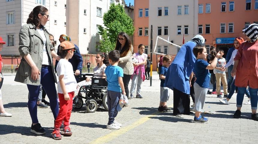 Sibel &ouml;ğretmenden anlamlı hareket