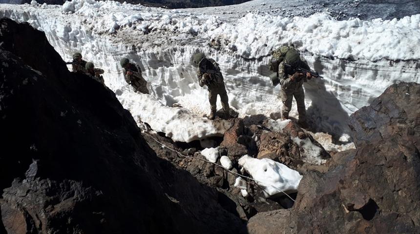 Milli Savunma Bakanı Hulusi Akar'dan 'Pençe Harekatı' açıklaması