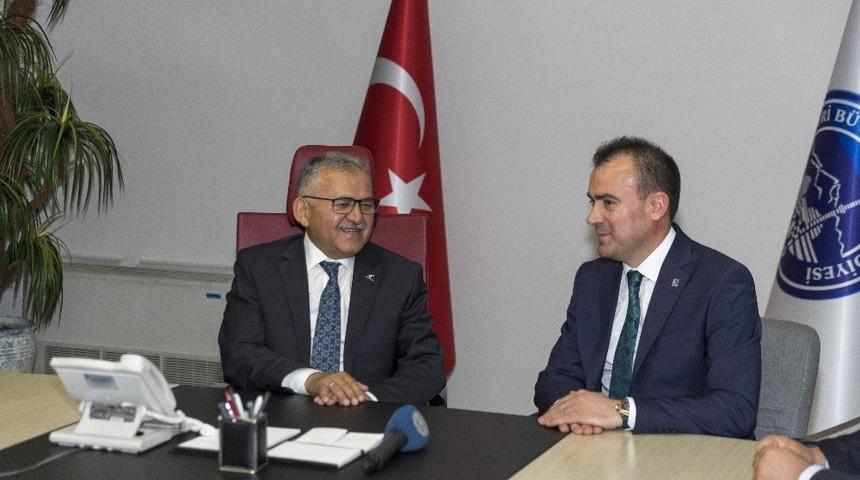 Kayseri Serbest Muhasebeci Mali Müşavirler Odası yönetimi Başkan Büyükkılıç’ı ziyaret etti