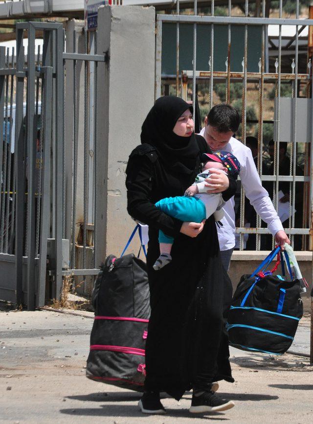 Cilvegözü'nden bayram için Suriye'ye gidenlerin sayısı 29 bini buldu- Yeniden