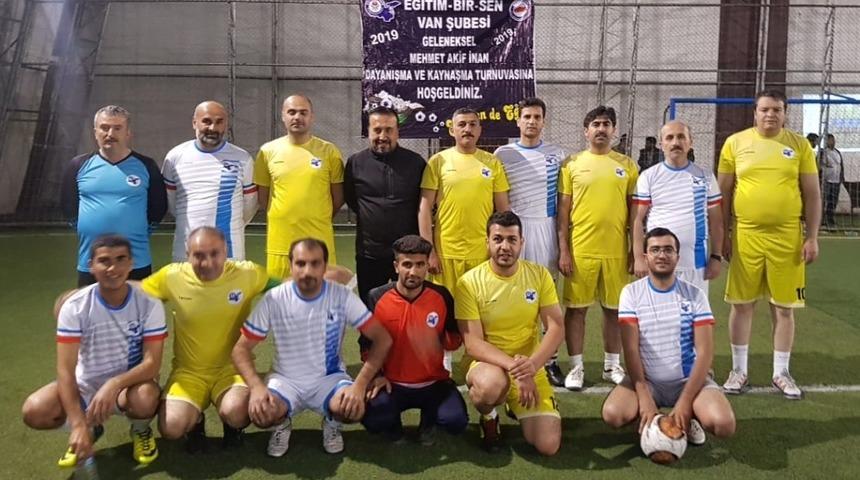 Gazetecilerle sendikacılar arasında dostluk maçı