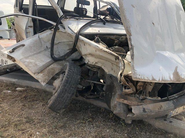 Burdur&rsquo; da trafik kazası: 3&rsquo;&uuml; &ouml;ğretmen 4 kişi yaralandı 1