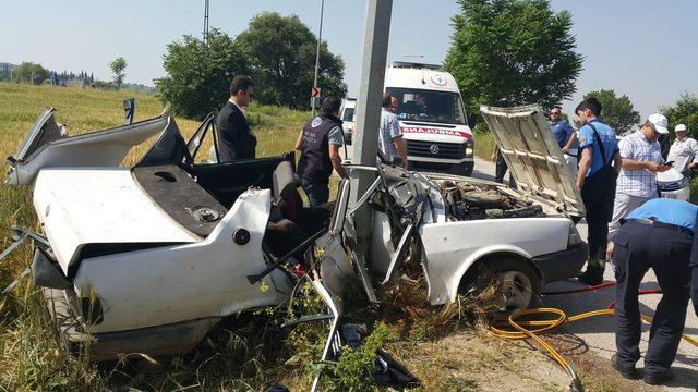 Polisten kaçarken kaza yapan otomobil hırsızları, ağır yaralandı