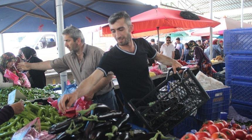 Pazarda &rsquo;bayram&rsquo; hareketliliği