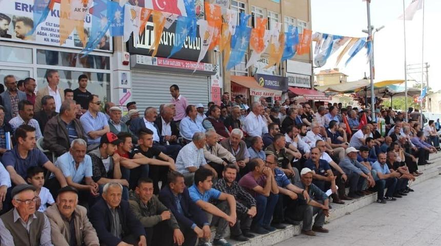 Keskin&rsquo;de il&ccedil;e halkı AK Parti binası &ouml;n&uuml;nde toplandı