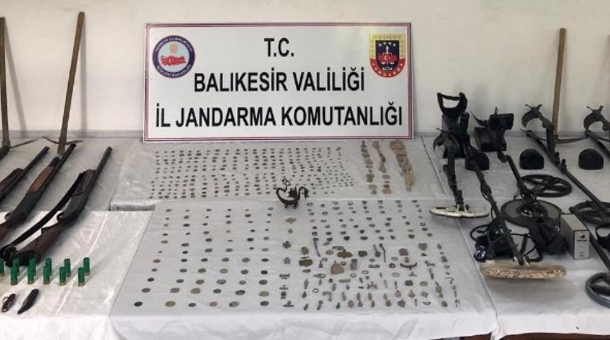 Balıkesir’de eş zamanlı tarihi eser operasyonu