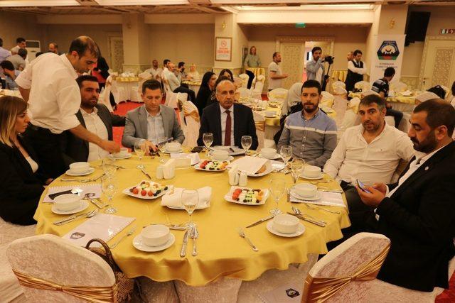 DTSO, iftar yemeğinde üyeleriyle bir yıllık değerlendirme toplantısı gerçekleştirdi