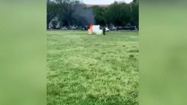 Beyaz Saray’ın önünde kendisini ateşe verdi