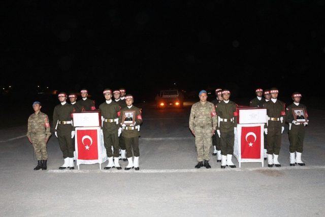 Hakkari’de şehitler için tören düzenlendi