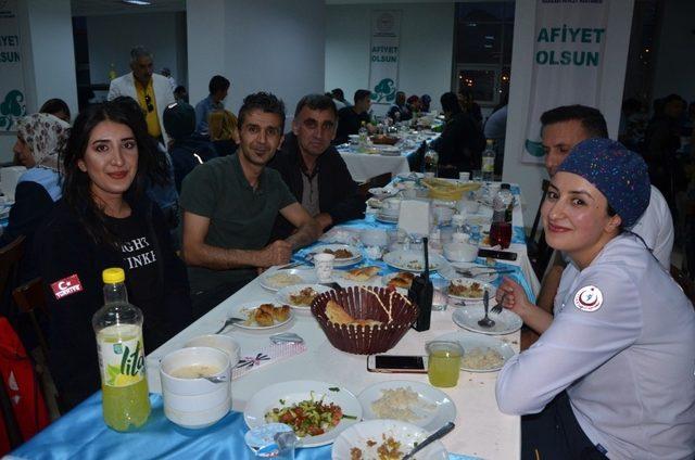 Vali Akbıyık sağlık çalışanları ile iftar yaptı